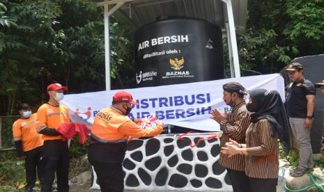  Asuransi BRI Life bersama Badan Amil Zakat Nasional (Baznas) menyalurkan bantuan program CSR air bersih untuk masyarakat yang terdampak krisis kekeringan di wilayah Desa Besuki dan Desa Ngerancak Kecamatan Panggung, Kabupaten Trenggalek, Jawa Timur dengan bantuan senilai Rp 40 juta. 