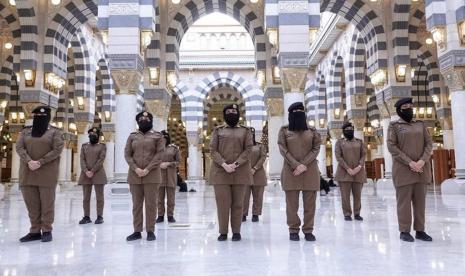 Asykar perempuan penjaga Masjidil Haram.