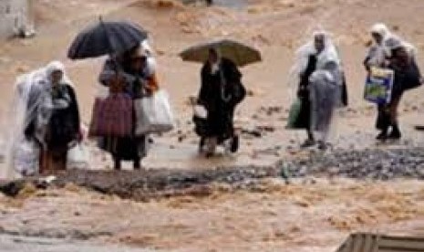 At least 30 people have been killed in Morocco after heavy rain and floods, official sources said.