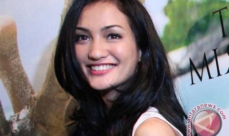 Atiqah Hasiholan