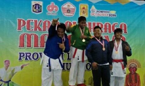 Atlet karate BSI Achmad Fikri berhasil menjuarai Pomprov DKI 2016.