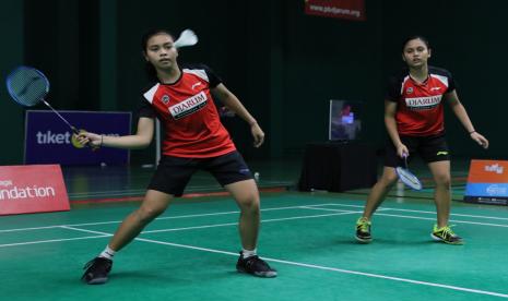 Atlet muda PB Djarum, Isyana (kiri) dan Bernadine.