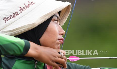 Atlet panahan putri Jawa Timur Bunga Arbela