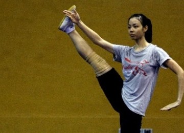 Atlet Wushu Indonesia Lindswell nomor Taijiquan saat berlatih di Jakarta, Jumat (11/11). Ia berhasil meraih emas, Sabtu (19/11) di nomor tersebut.