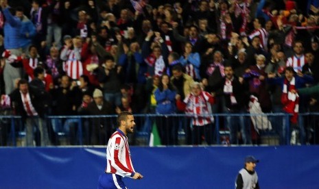 Atletico Madrid's Mario Suarez celebrates after scoring a goal against Bayer Leverkusen during their Champions League round of 16 second leg soccer match at Vicente Calderon stadium in Madrid March 17, 2015. 