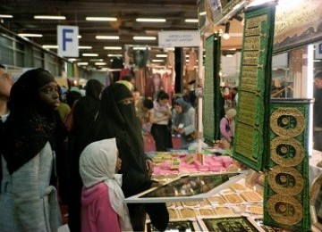 Atmosfer Ramadhan di Couronne, lingkungan yang dominan warga imigran di kota Paris.