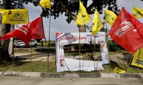 Atribut kampanye Partai Demokrat di Riau, Pekanbaru yang dirusak.