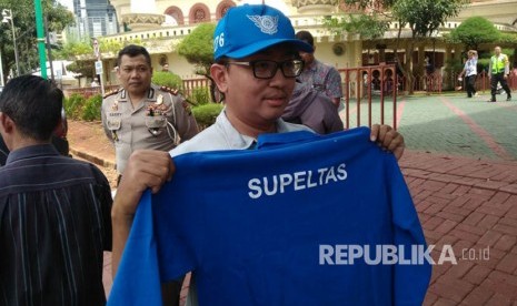 Atribut Supeltas (Sukarelawan Pengatur Lalu Lintas). Jumat (26/8). 