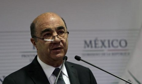 Attorney General Jesus Murillo speaks during a news conference at the attorney general's office in Mexico City December 7, 2014.