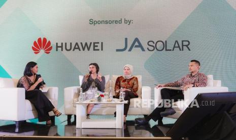  ATW Solar bersama Asosiasi Energi Surya Indonesia (AESI) sukses menggelar Indonesia Solar Vision Forum 2024. Acara yang berlangsung pada Kamis, (22/11/2024), di Financial Hall, Graha CIMB Niaga, Jakarta Selatan, ini menjadi ajang diskusi strategis dan edukasi terkait pengembangan Pembangkit Listrik Tenaga Surya (PLTS) Atap di Indonesia.