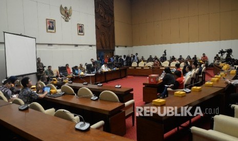 Audiensi Pansus Hak Angket KPK dengan Madrasah Anti Korupsi PP Pemuda Muhammadiyah di Kompleks Parlemen, Senayan, Jakarta, Jumat (14/7). 