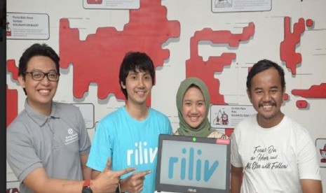 Audrey Maximilian Herli bersama Audy Cristopher Herli menciptakan Riliv yang mereka luncurkan melalui perusahaan start-up dengan nama yang sama seperti aplikasi