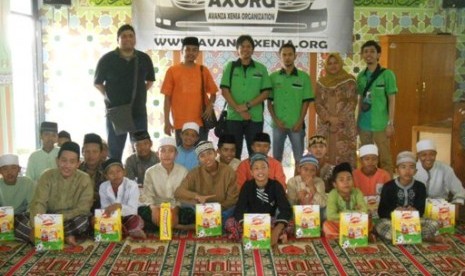 Avanza Xenia Organization (AXORG) menggelar kegiatan sosial di Panti Asuhan / Pondok Pesantren Nurul Ibad.