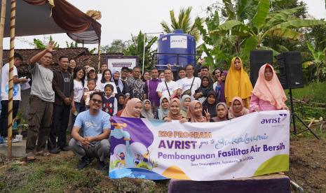 Avrist Assurance kembali menerapkan prinsip Environmental, Social, and Governance (ESG) mendukung agenda dunia Sustainable Development Goals (SDGs) pilar Air Bersih dan Sanitasi Layak melalui program Pembangunan Fasilitas Air Bersih di Kampung Cileungsir, Desa Sindangresmi, Jampang Tengah, Kabupaten Sukabumi, Jawa Barat.