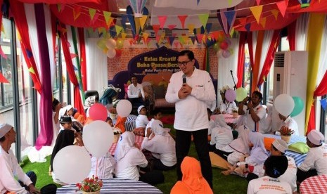 Awali Ramadhan, PT Pelabuhan Indonesia II (Persero)/IPC mengajak puluhan anak yatim piatu buka puasa bersama. Kegiatan ini berlangsung di Function Room Halal Park, Senayan, Selasa (7/5). 