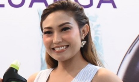 Ayu Dewi.