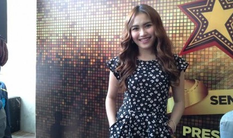 Ayu Ting-Ting, salah satu pendukung acara Bolly Starvaganza