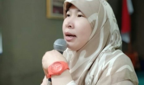 Azimah Subagijo, Ketua Umum Perhimpunan Masyarakat Tolak Pornografi (MTP).