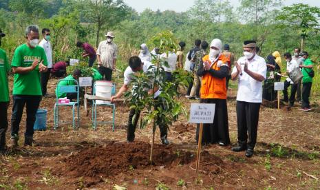 aznas LMI bersama PT Sarana Multi Infrastruktur (SMI) melalui program CSRnya melanjutkan agenda 