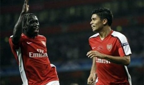 Bacary Sagna (kiri)