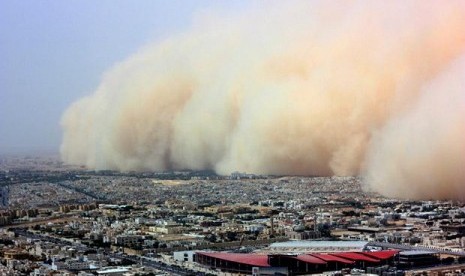 Badai pasir di Riyadh, Arab Saudi. Tantangan Negara Timur Tengah Menaklukkan Badai Pasir 