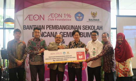 Badan Amil Zakat Nasional (Baznas) bekerjasama dengan AEON Group Donasikan Bantuan Pendidikan untuk Sulawesi Tengah. Senin (26/11) di Jakarta. 