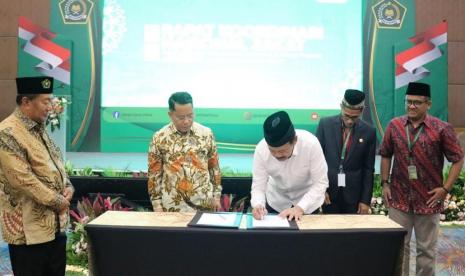 Badan Amil Zakat Nasional (Baznas) berkolaborasi dengan Kementerian Agama (Kemenag) RI dalam rangka meningkatkan kualitas pengelolaan zakat di Indonesia. Kolaborasi tersebut ditandai dengan pernyataan komitmen antara Baznas dan Direktorat Jenderal Bimbingan Masyarakat Kemenag RI tentang kerja sama pendistribusian dan pendayagunaan dana zakat, infak dan dana sosial keagamaan lainnya (DSKL)  pada Selasa (21/02/2023) di Pullman Hotel, Jakarta.