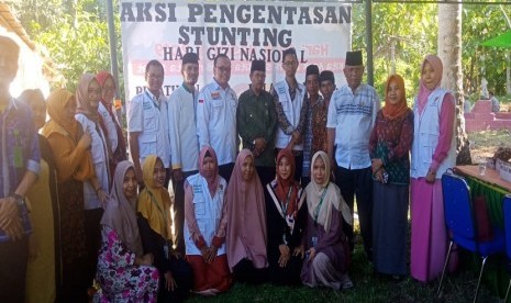 Badan Amil Zakat Nasional (Baznas)  melakukan aksi Pengentasan Stunting melalui pemanfaatan potensi kelapa di Desa Tandaigi, Kecamatan Siniu, Kabupaten Parigi Moutong, Sulawesi Tengah, Jumat (24/1).