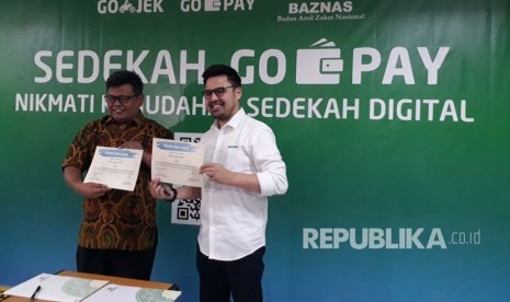 Badan Amil Zakat Nasional (Baznas) melakukan kerjasama dengan Gopay mengenai pembayaran sedekah secara digital melalui kode respons cepat atau Quick Respons Code (QR Code). Penandatanganan perjanjian kerjasama dilakukan oleh Deputi Baznas Arifin Purwakananta dan Managing Director Gopay Budi Gandasoebrata, di Wisma Sirca Kantor Baznas Jakarta, Rabu (16/5).