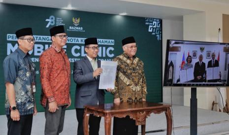 Badan Amil Zakat Nasional (Baznas) melakukan penandatanganan kerja sama dengan Jordan Hashemite Charity Organization (JHCO), dan Jordan Medical Aid For Palestinians (JMAP) berupa peningkatan layanan kesehatan gratis bagi Pengungsi Palestina di Kamp Pengungsian Yordania melalui penyaluran dan pengelolaan Mobile Clinic.