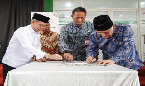 Badan Amil Zakat Nasional (Baznas) meluncurkan program Baznas Microfinance Desa (BMD) di Tangerang, sebagai upaya Baznas dalam membantu para mustahik pelaku usaha mikro dalam mengembangkan usahanya.