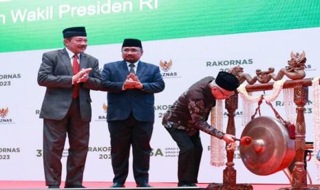 Badan Amil Zakat Nasional (Baznas) meluncurkan program Training of Trainer (TOT) bagi pengajar Alquran bahasa isyarat. Peluncuran program ini diresmikan oleh Wakil Presiden RI KH. Maruf Amin sekaligus pembukaan kegiatan Rapat Koordinasi Nasional (Rakornas) BAZNAS 2023, Rabu (20/9/2023) di Hotel Sultan Jakarta.