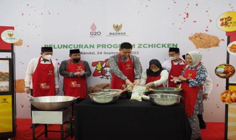 Badan Amil Zakat Nasional (Baznas) meluncurkan program usaha ZChicken untuk memberdayakan mustahik yang berada di Kendal, Jawa Tengah. Program ZChicken digulirkan sebagai upaya mengangkat perekonomian dan memberi kesejahteraan mustahik melalui dana zakat, infak, dan sedekah.