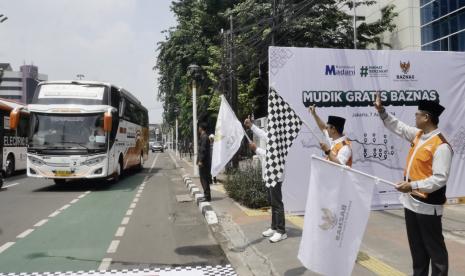 Badan Amil Zakat Nasional (Baznas) memberangkatkan 522 guru ngaji dan marbot masjid dalam program mudik gratis bersama Baznas.