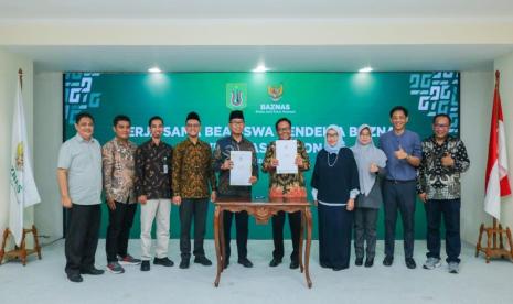 Badan Amil Zakat Nasional (Baznas) memperkuat kerja sama dengan Universitas Nasional (UNAS) guna meningkatkan pendidikan mustahik melalui kerja sama program Beasiswa Cendekia Baznas.