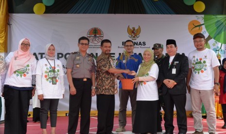 Badan Amil Zakat Nasional (Baznas) menanam ribuan pohon secara serentak di 15 provinsi.