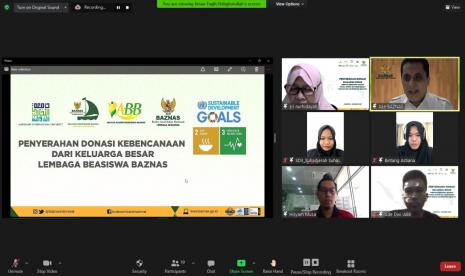 Badan Amil Zakat Nasional (BAZNAS) menerima donasi dari para relawan, alumni, dan peserta Lembaga Beasiswa BAZNAS (LBB). 