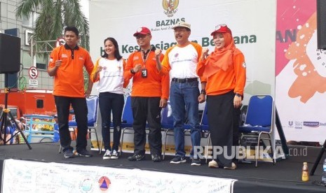  Badan Amil Zakat Nasional (Baznas) menggelar talk show 'Siap Siaga dengan Berbagi' dalam rangka memperingat Hari Kesiapsiagaan Bencana (HKB) di Car Free Day, Thamrin, Jakarta Pusat, Ahad (15/4).