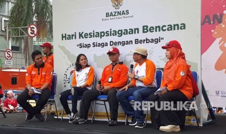  Badan Amil Zakat Nasional (Baznas) menggelar talk show 'Siap Siaga dengan Berbagi' dalam rangka memperingat Hari Kesiapsiagaan Bencana (HKB) di Car Free Day, Thamrin, Jakarta Pusat, Ahad (15/4).