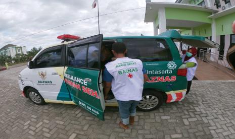 Badan Amil Zakat Nasional (Baznas) mengirimkan tim medis dan tim tanggap bencana dari Jakarta untuk membantu proses evakuasi korban bencana gempa bumi di Mamuju dan Majene, Sulawesi Barat, pada Jumat (15/1). Selain mengerahkan personel dari pusat, BAZNAS telah terlebih dahulu mengirimkan tim tanggap bencana dan tim Lembaga Beasiswa Baznas (LBB) dari Maros, Sulawesi Selatan, yang menjadi titik terdekat dari lokasi bencana. 