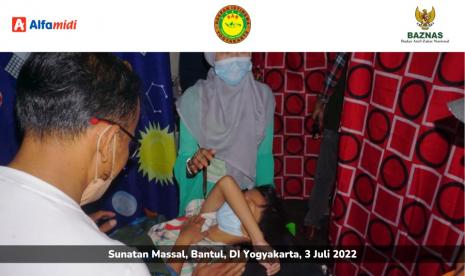 Badan Amil Zakat Nasional (Baznas) menjalin kerja sama dengan Alfamidi dan SAR DIY menggelar khitanan massal.