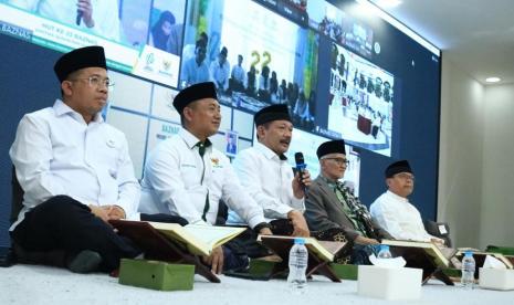 Badan Amil Zakat Nasional (BAZNAS) menyelenggarakan Khataman Quran 1.000 kali yang diikuti oleh BAZNAS se-Indonesia dalam rangka memperingati HUT BAZNAS RI yang ke-22.