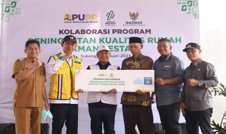 Badan Amil Zakat Nasional (Baznas) RI bersama Kementerian PUPR bersinergi untuk meningkatkan kualitas rumah tidak layak huni (Rutilahu) di Kabupaten Subang, Jawa Barat. Sebanyak 25 unit rumah di Subang berhasil direnovasi, demi memberikan rasa aman dan nyaman untuk penghuninya yang tergolong mustahik. 