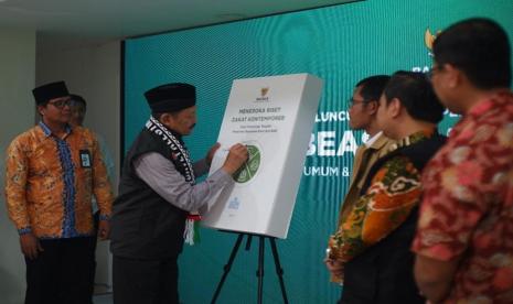 Badan Amil Zakat Nasional (Baznas) RI meluncurkan buku kompilasi hasil penelitian alumni Beasiswa Riset Baznas dengan judul Meneroka Riset Zakat Kontemporer. 