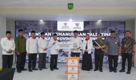 Badan Amil Zakat Nasional (BAZNAS) RI menerima penyaluran Infak Kemanusiaan Palestina tahap tiga dari BAZNAS Provinsi Jawa Tengah sebesar Rp 1.910.765.236.