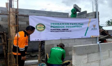 Badan Amil Zakat Nasional (Baznas) telah menyalurkan bantuan renovasi bagi 10 pondok pesantren (ponpes) yang rusak akibat gempa Cianjur. Bantuan tahap pertama telah diserahkan pada Februari 2023. Saat ini, proses realisasi telah memasuki tahap dua untuk 24 ponpes. 