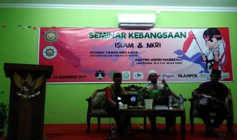 Badan Eksekutif Mahasiswa (BEM) Sekolah Tinggi Ilmu Tarbiyah (STIT) Hidayatullah Batam menggelar Seminar Kebangsaan yang bertajuk Islam dan NKRI.