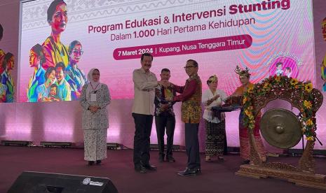 Badan Kependudukan dan Keluarga Berencana Nasional (BKKBN) Republik Indonesia dan Pemerintah Provinsi Nusa Tenggara Timur (NTT) menggandeng Dexa Group, menggelar Edukasi Bidan dan Intervensi Stunting dalam 1.000 Hari Pertama Kehidupan (HPK). Acara yang diikuti oleh ratusan bidan di NTT ini diharapkan dapat memberikan dampak yang signifikan terhadap target penurunan angka stunting di Indonesia.