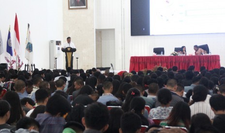 Badan Kesatuan Bangsa dan Politik (Kesbangpol) Kementerian Dalam Negeri sebagai pelaksana Gerakan Indonesia Bersatu bekerja sama dengan Universitas Sam Ratulangi menyelenggarakan talkshow Pancasila Goes to Campus, Rabu (24/10).