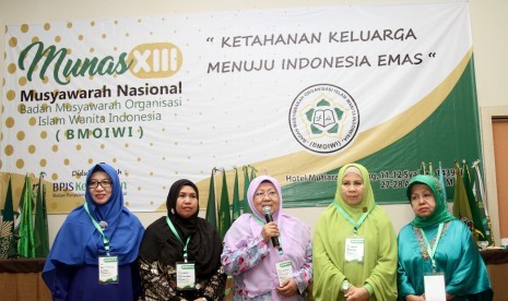 Badan Musyawarah Organisasi Islam Wanita Indonesia (BMOIWI)melaksanakan Munas XIII 27- 28 April 2018. Mengangkat tema ‘Ketahanan Keluarga Menuju Indonesia Emas’, pembukaan dilaksanakan di Gedung Nusantara V MPR RI Jakarta, Jumat (27/4)